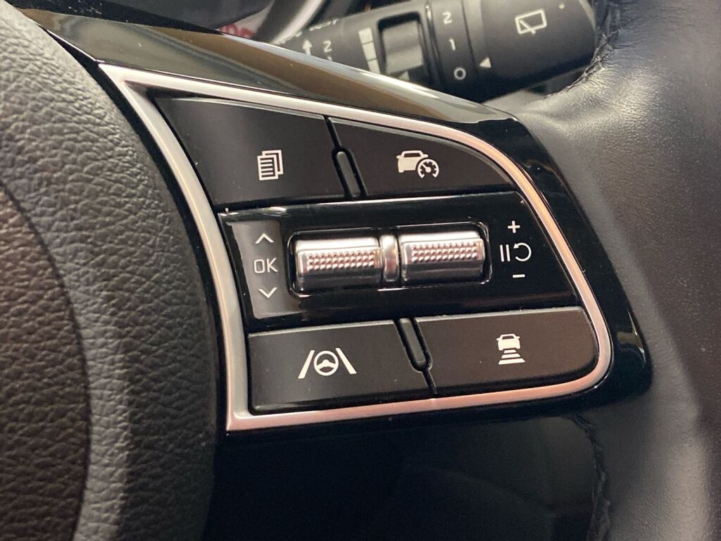 Kia Ceed 2023 Musta