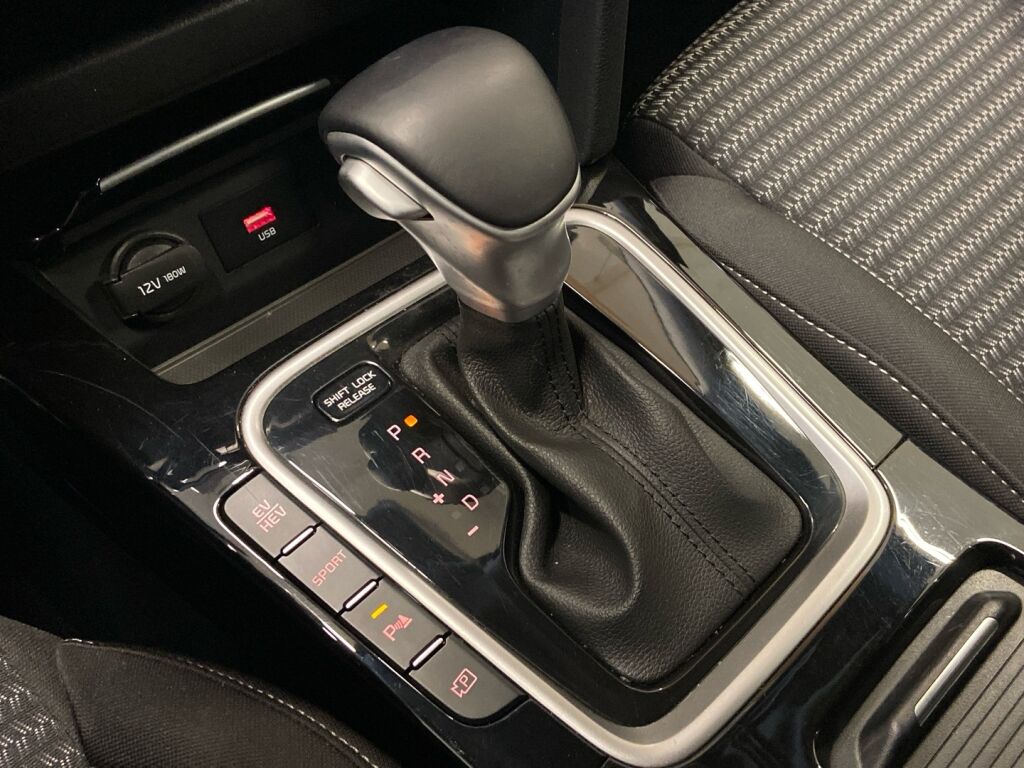 Kia Ceed 2023 Musta