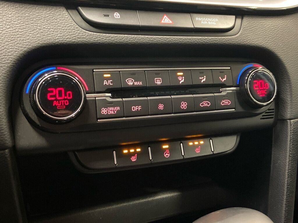 Kia Ceed 2023 Musta