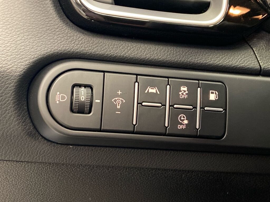 Kia Ceed 2023 Musta