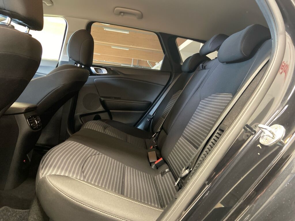 Kia Ceed 2023 Musta