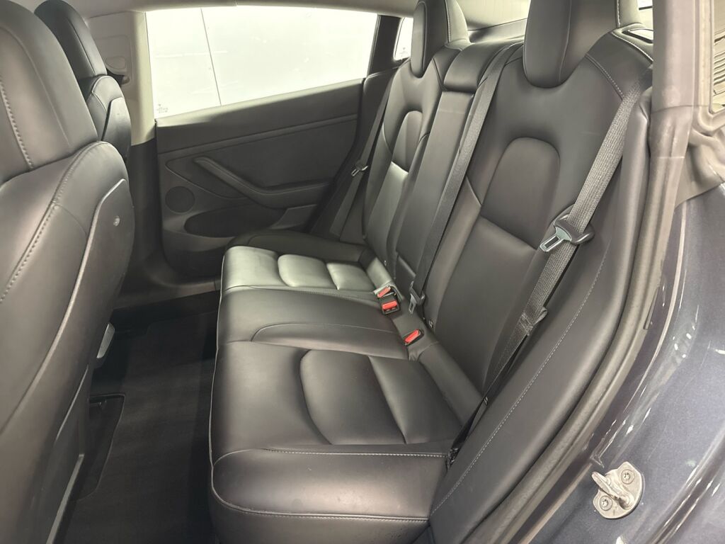 Tesla Model 3 2021 Harmaa