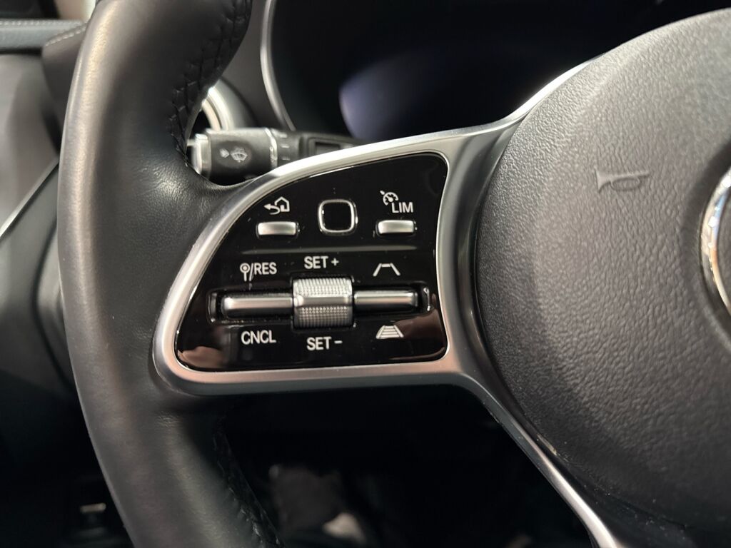 Mercedes-Benz C 2021 Punainen