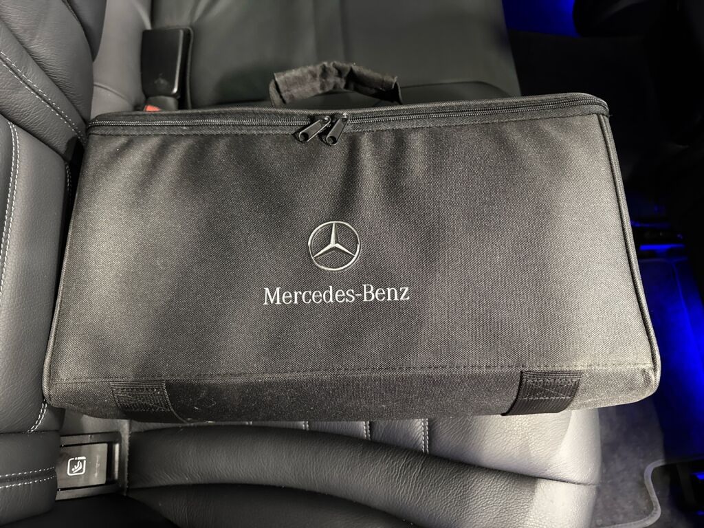 Mercedes-Benz C 2021 Punainen