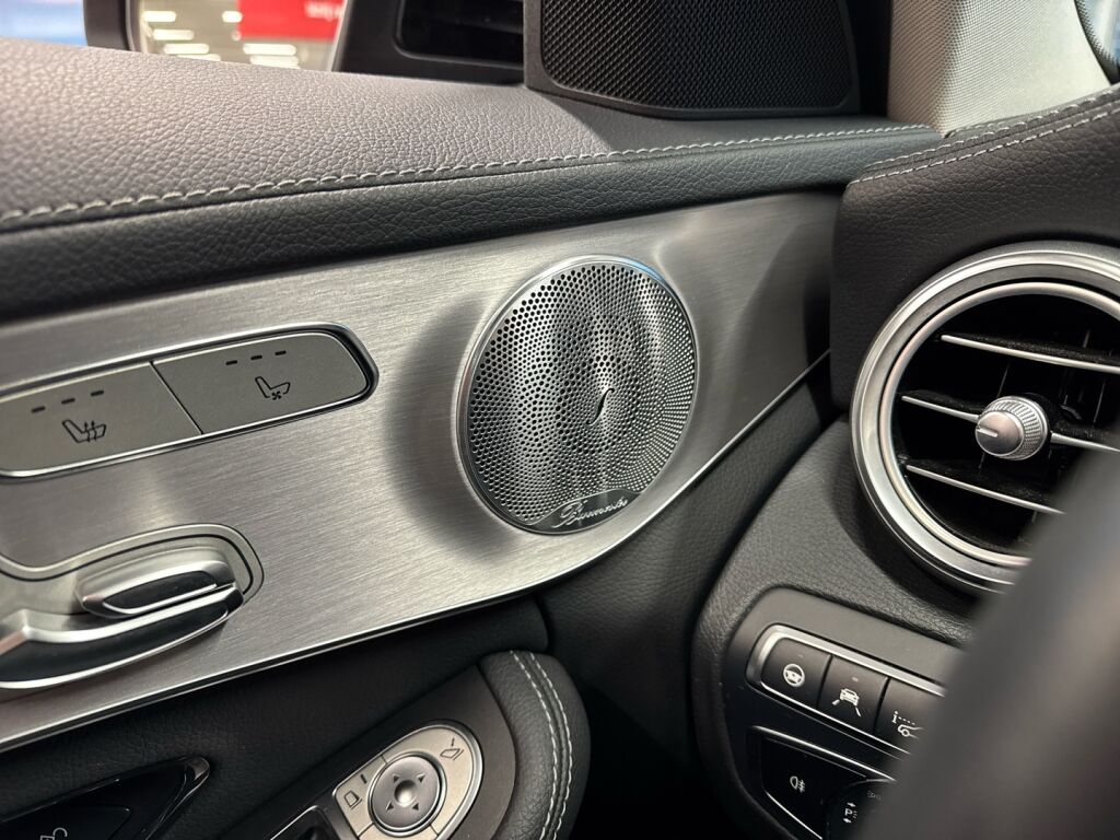 Mercedes-Benz C 2021 Punainen