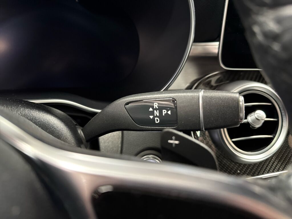 Mercedes-Benz C 2021 Punainen