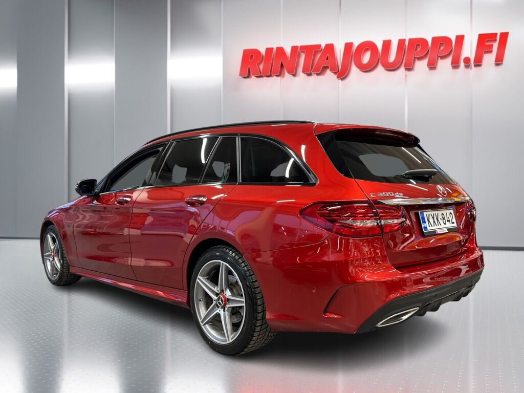 Mercedes-Benz C 2021 Punainen