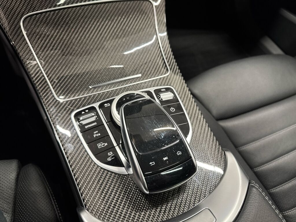 Mercedes-Benz C 2021 Punainen