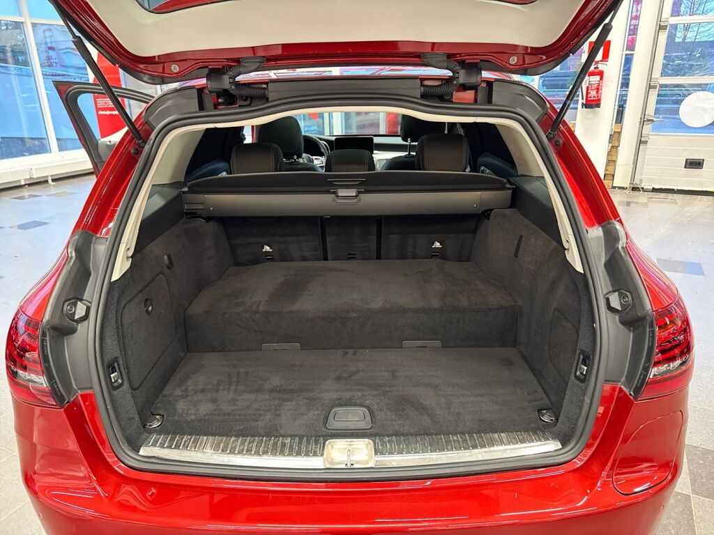 Mercedes-Benz C 2021 Punainen