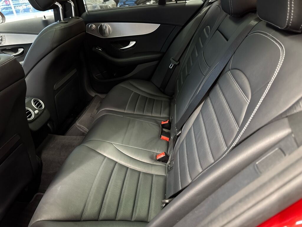 Mercedes-Benz C 2021 Punainen