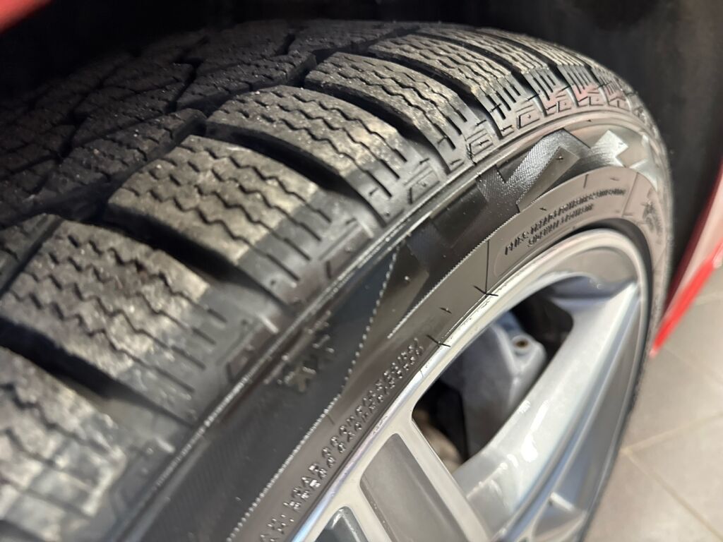 Mercedes-Benz C 2021 Punainen