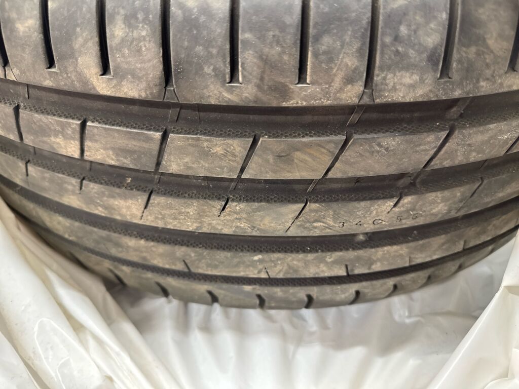 Mercedes-Benz C 2021 Punainen