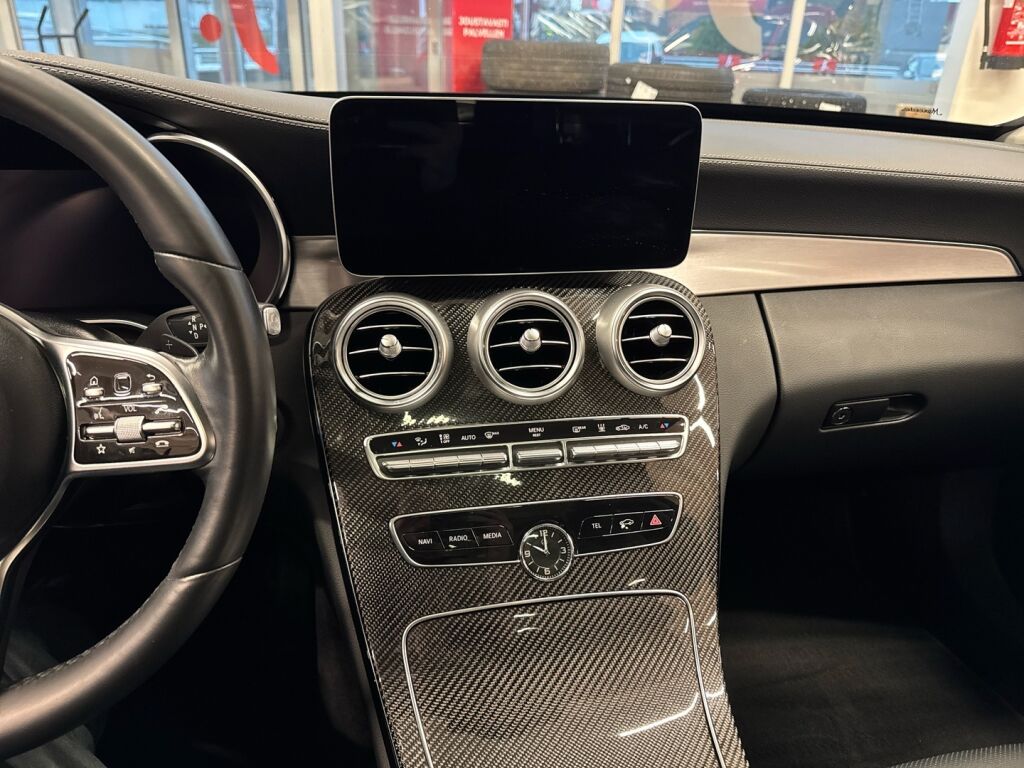 Mercedes-Benz C 2021 Punainen