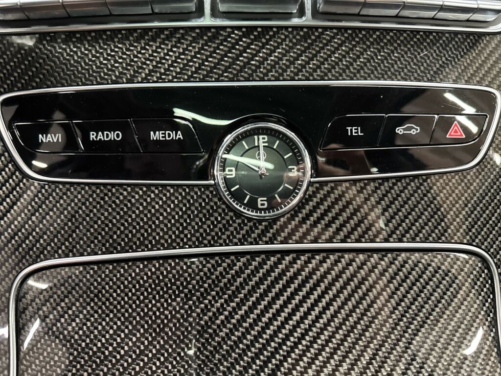 Mercedes-Benz C 2021 Punainen