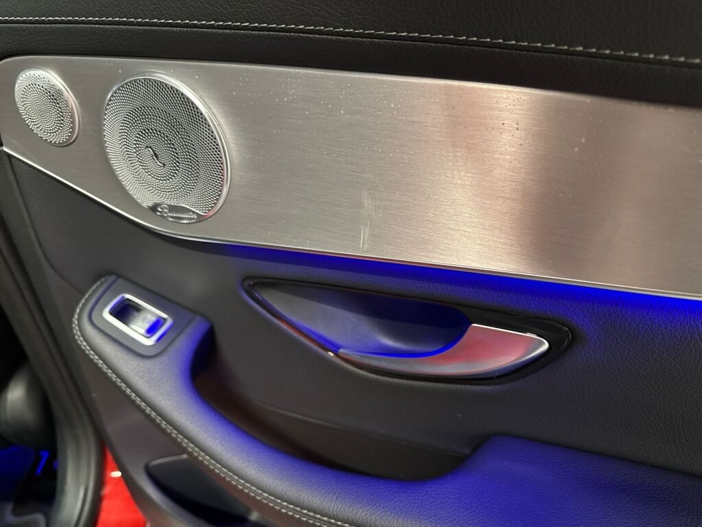 Mercedes-Benz C 2021 Punainen