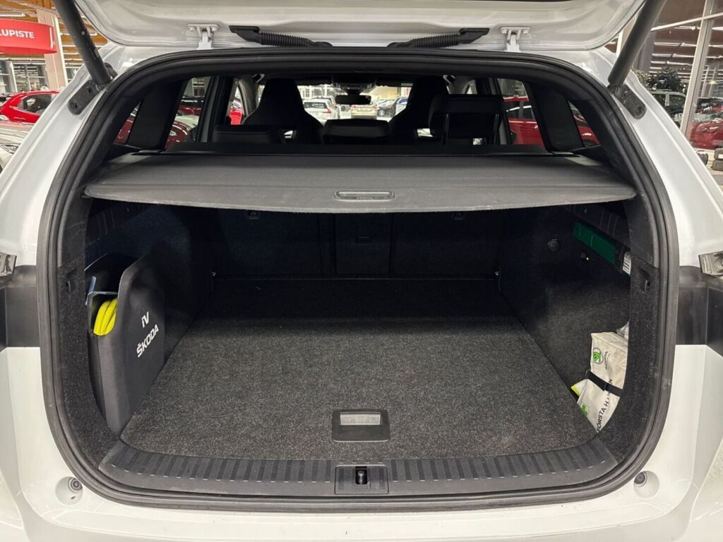 Skoda Enyaq 2022 Valkoinen