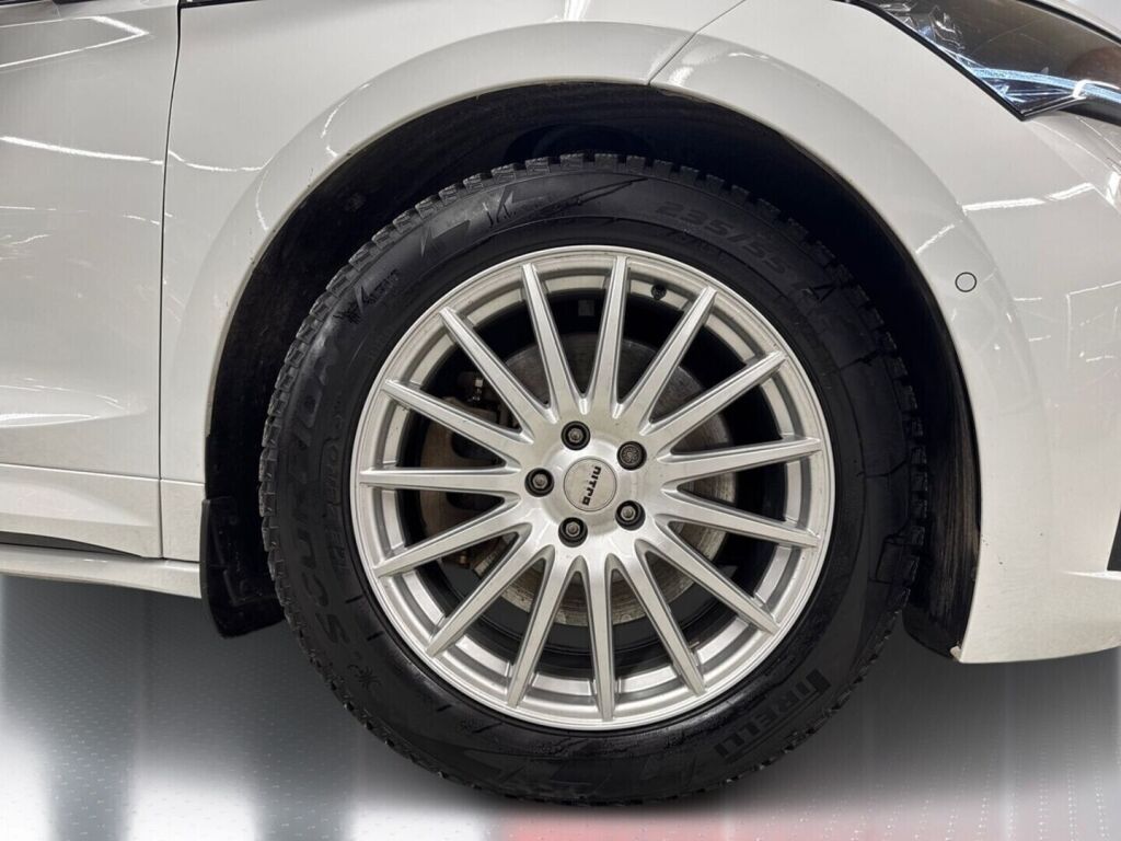 Skoda Enyaq 2022 Valkoinen