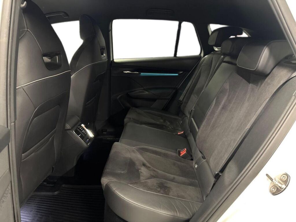 Skoda Enyaq 2022 Valkoinen