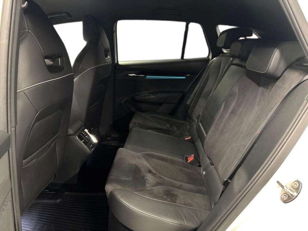 Skoda Enyaq 2022 Valkoinen