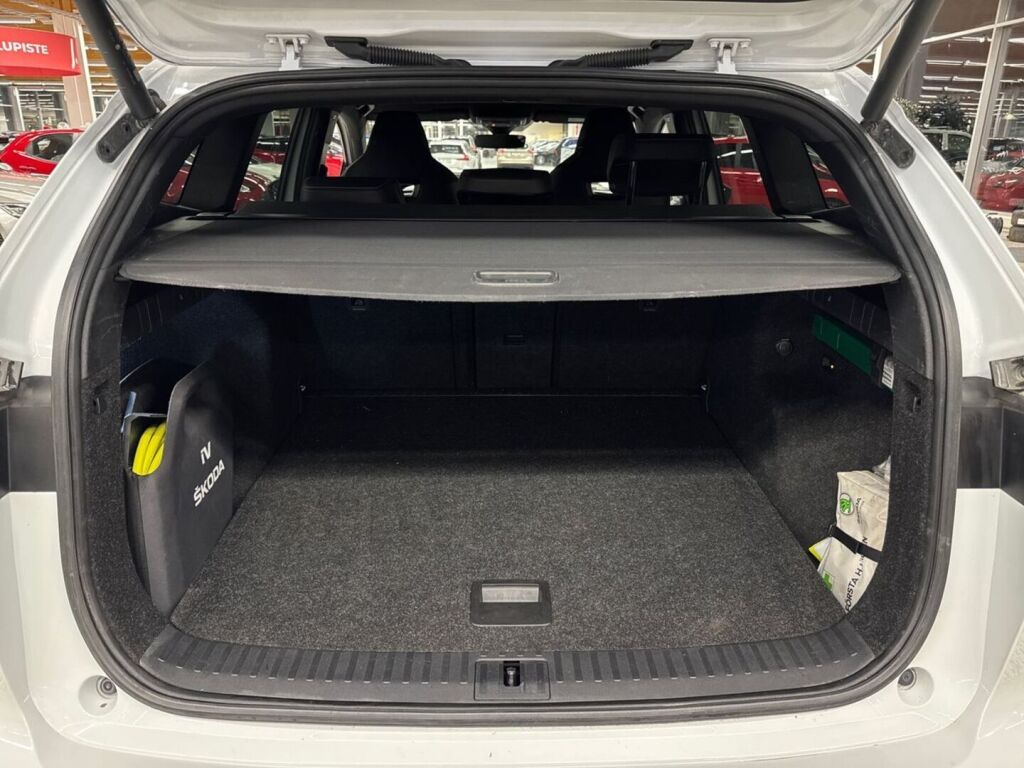 Skoda Enyaq 2022 Valkoinen