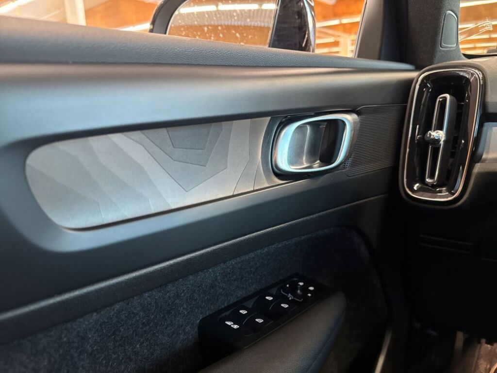 Volvo C40 2023 Vihreä