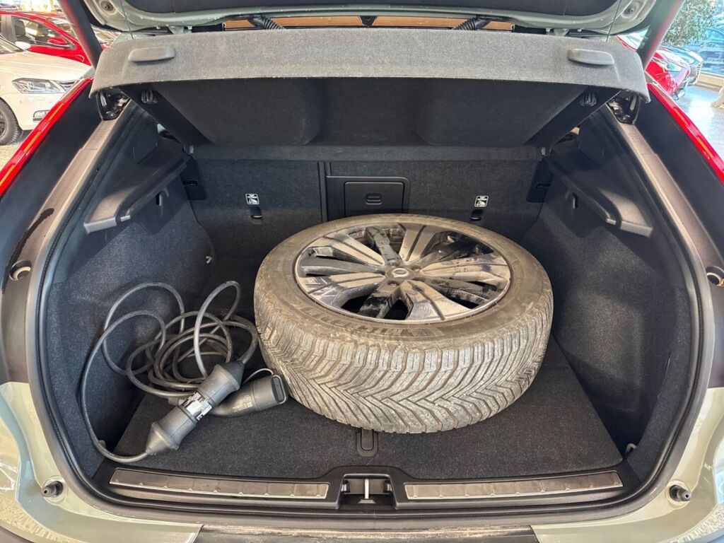 Volvo C40 2023 Vihreä