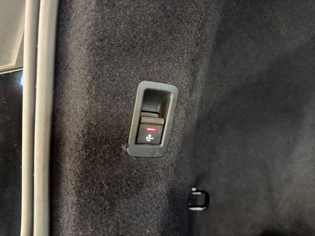 Audi Q4 e-tron 2022 Musta