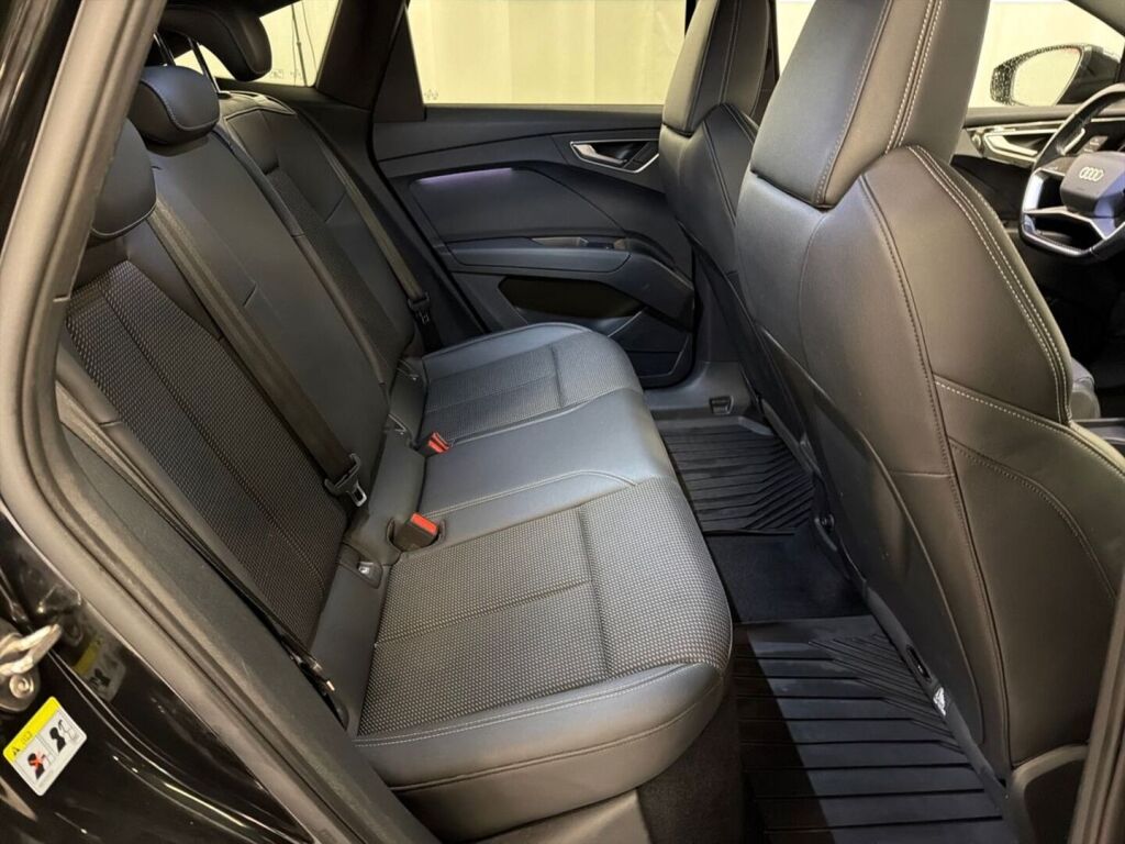 Audi Q4 e-tron 2022 Musta