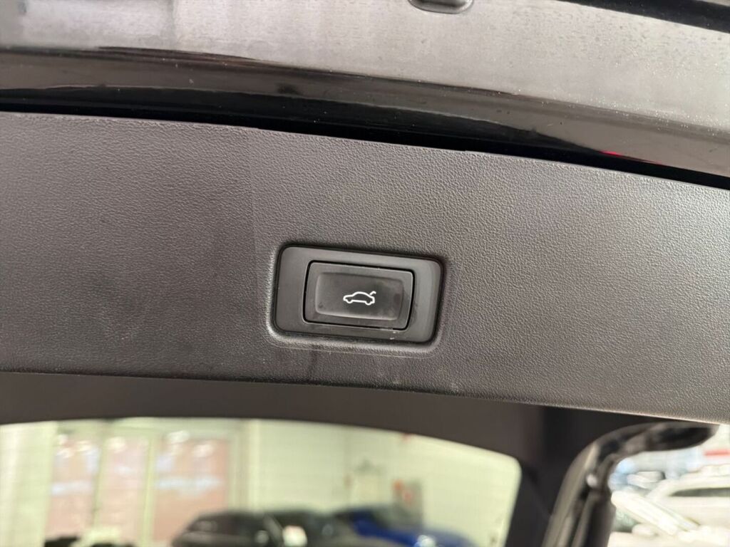 Audi Q4 e-tron 2022 Musta