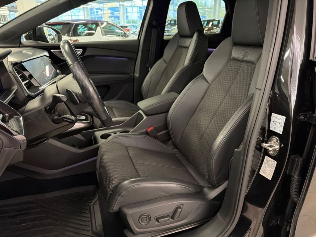 Audi Q4 e-tron 2022 Musta