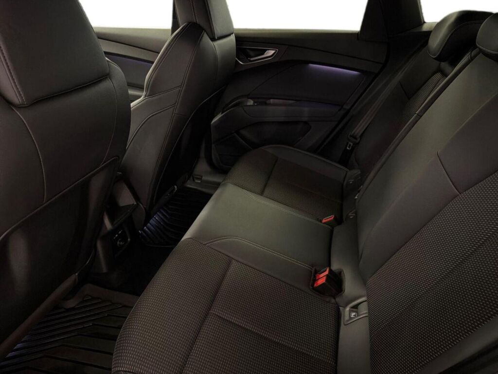Audi Q4 e-tron 2022 Musta