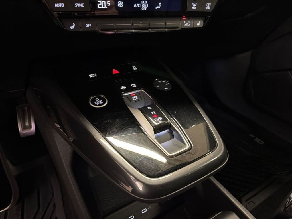 Audi Q4 e-tron 2022 Musta