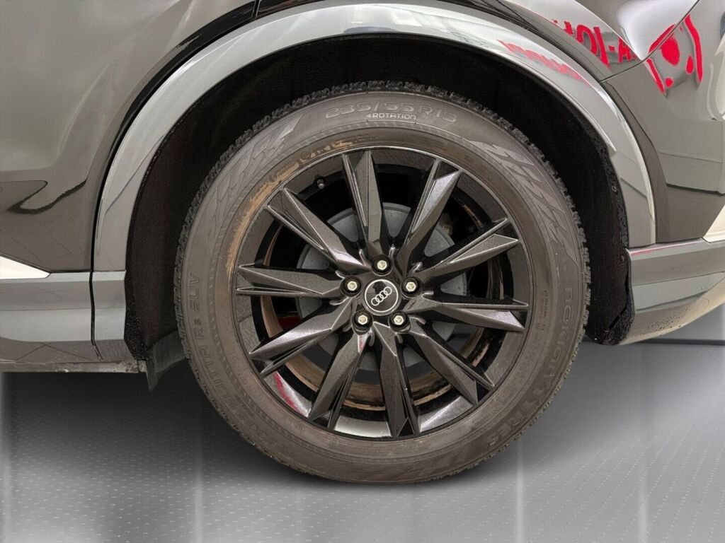 Audi Q4 e-tron 2022 Musta