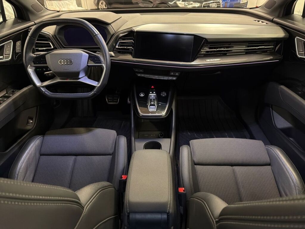 Audi Q4 e-tron 2022 Musta