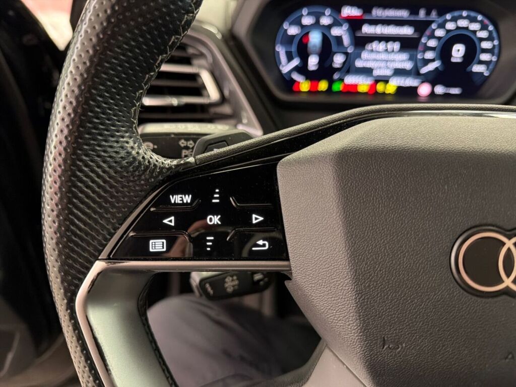 Audi Q4 e-tron 2022 Musta