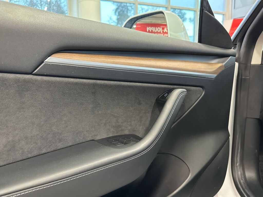 Tesla Model 3 2021 Valkoinen