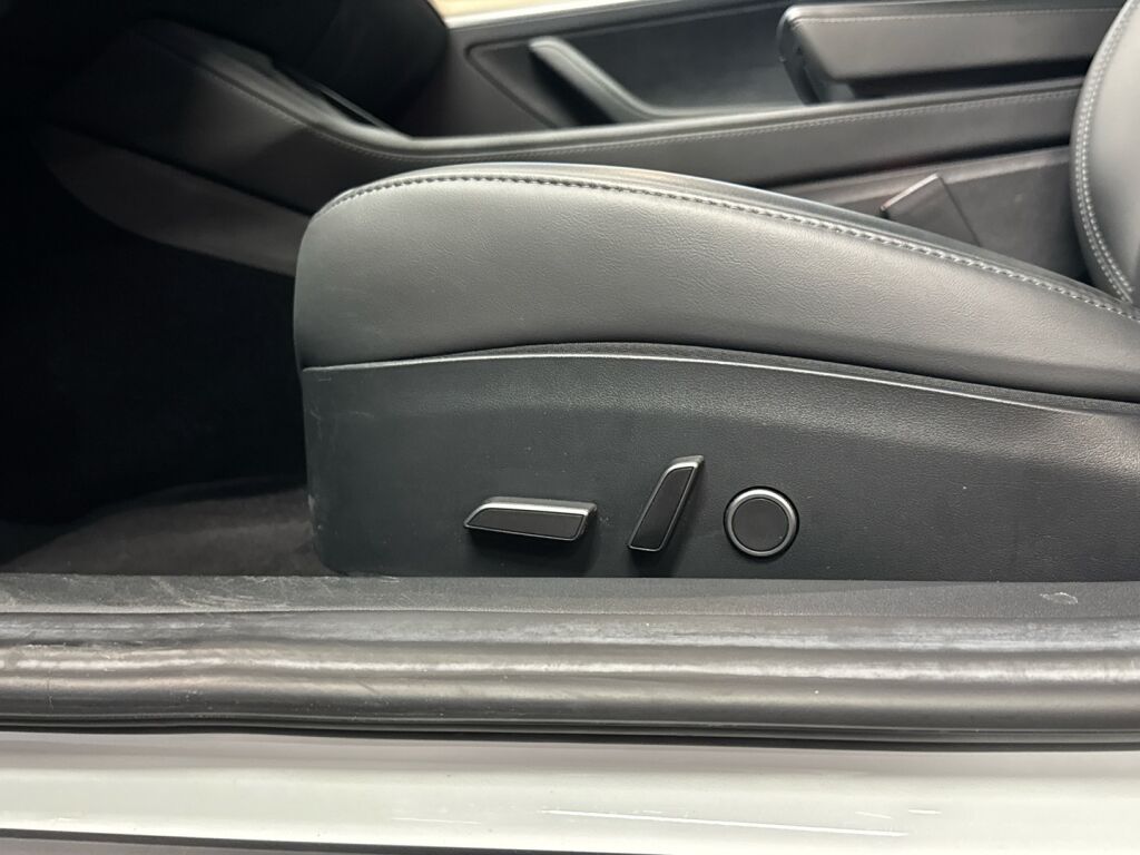 Tesla Model 3 2021 Valkoinen