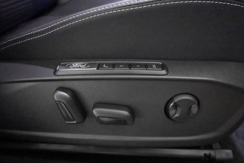 Ford Capri 2025 Keltainen