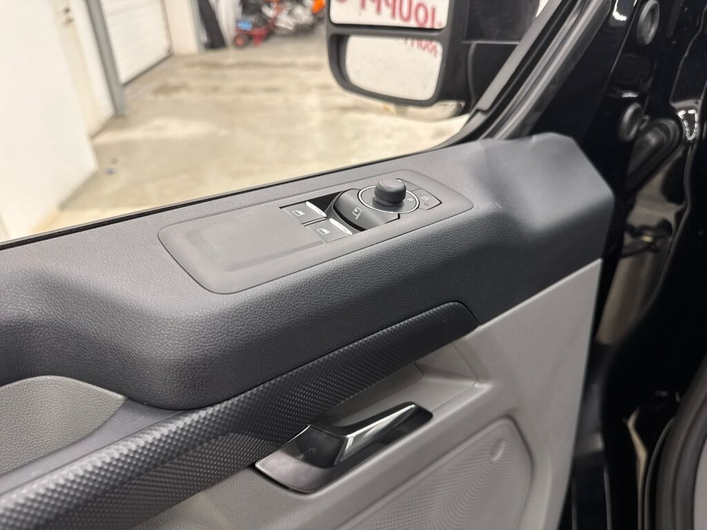 Ford Transit Custom 2026 Musta