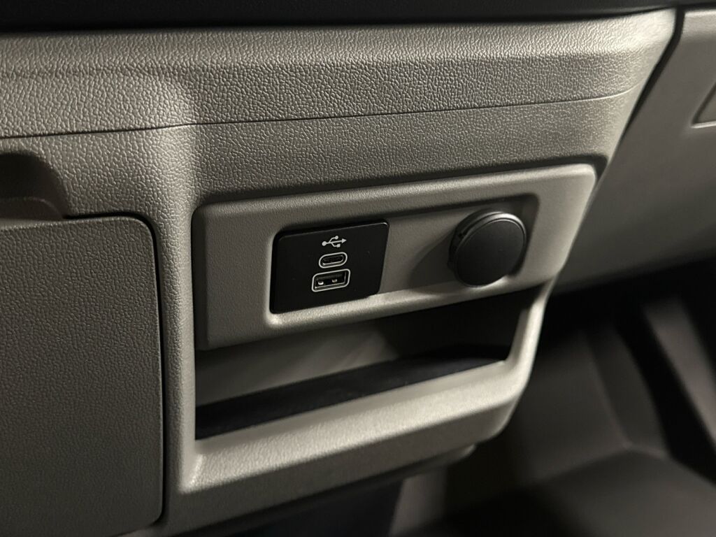 Ford Transit Custom 2026 Musta