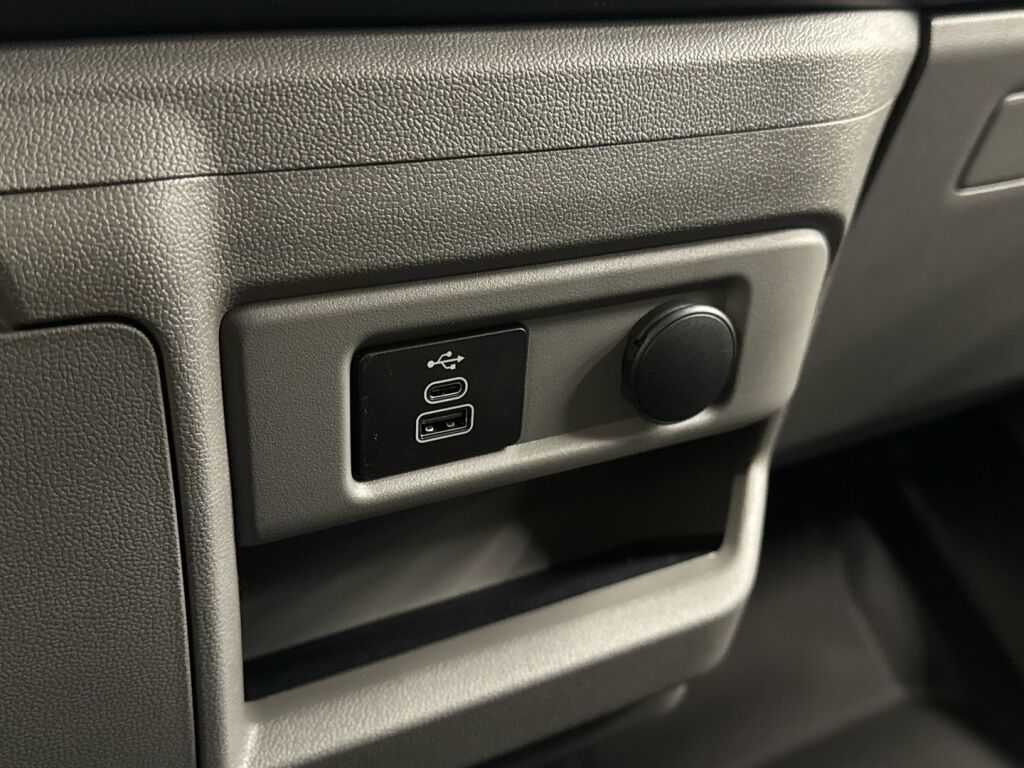 Ford Transit Custom 2026 Valkoinen