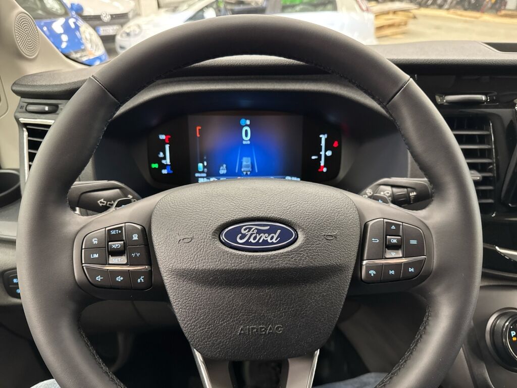 Ford Transit 2026 Chrome Blue