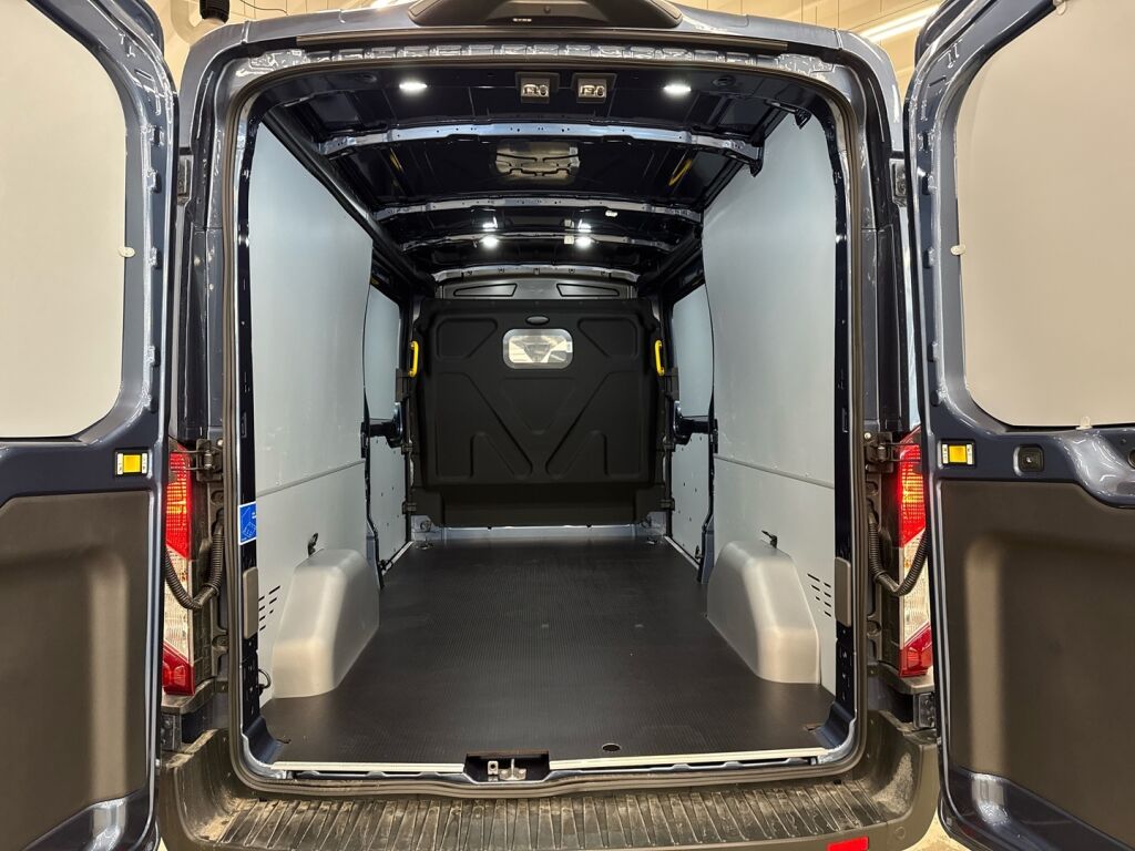 Ford Transit 2026 Chrome Blue