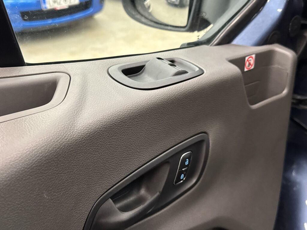 Ford Transit 2026 Chrome Blue