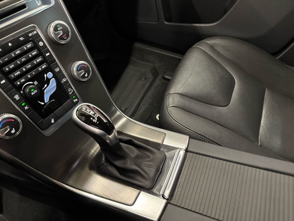 Volvo XC60 2015 Harmaa