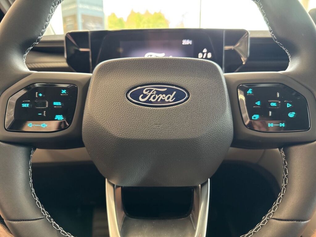 Ford Explorer 2026 Agate Black