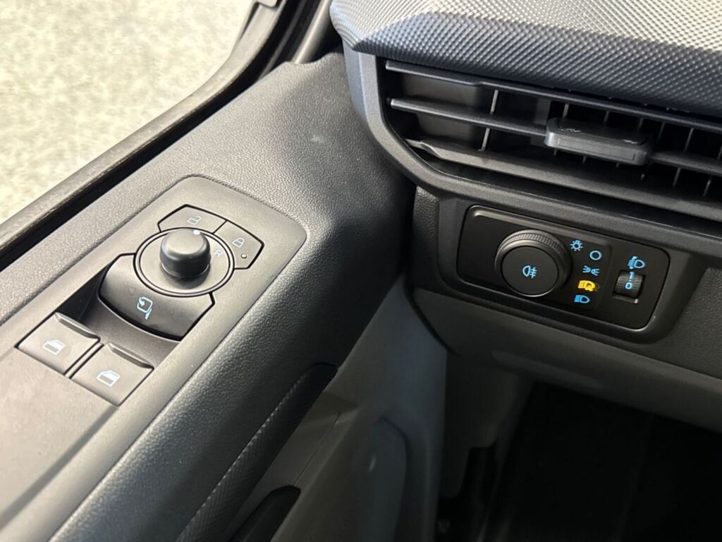 Ford Transit Custom 2026 Chrome Blue