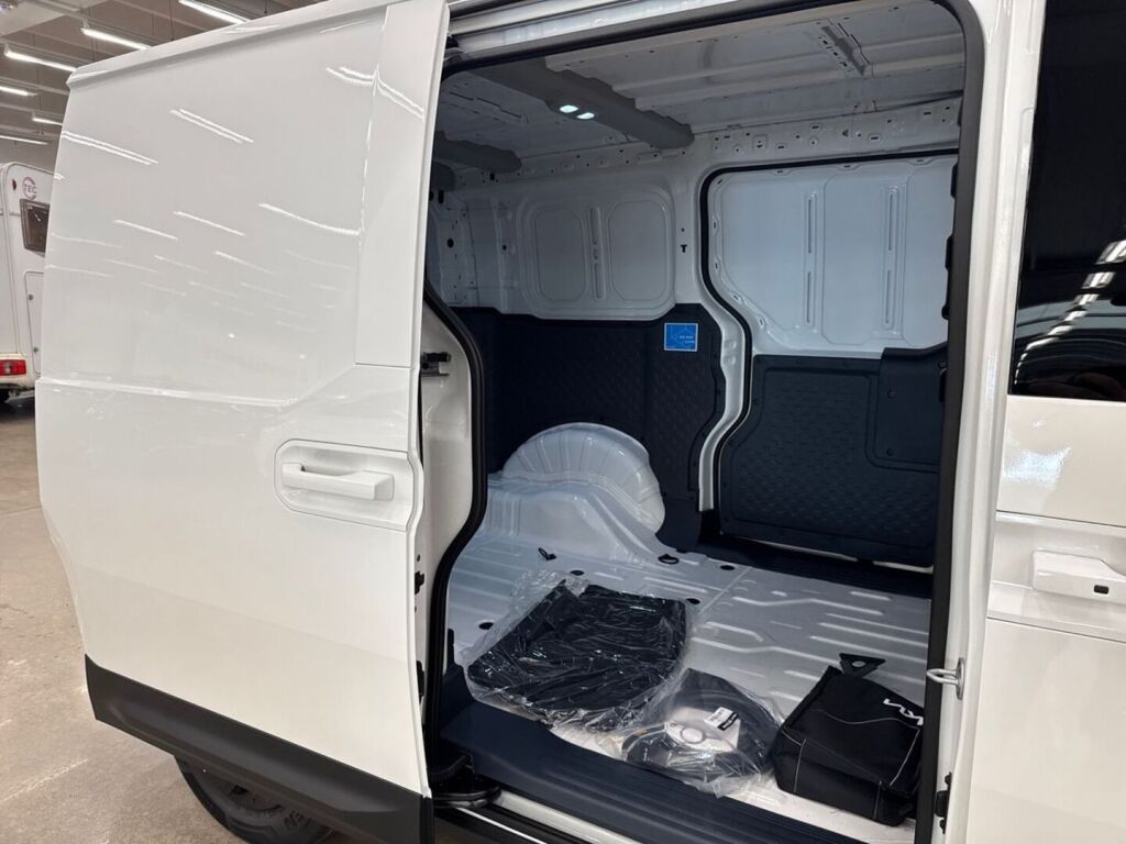 Kia PV5 Cargo 2026 Valkoinen