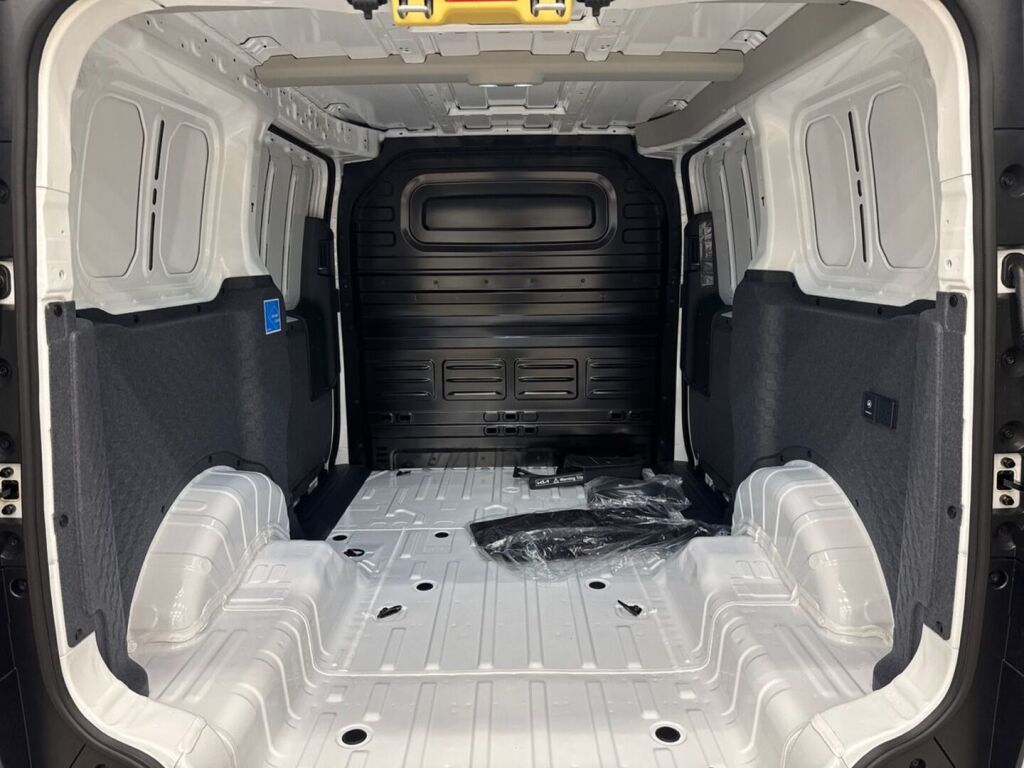 Kia PV5 Cargo 2026 Valkoinen