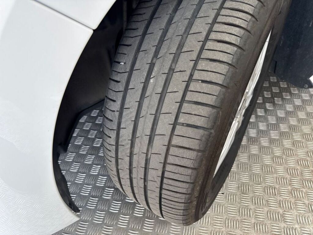 Volkswagen Multivan 2024 Valkoinen